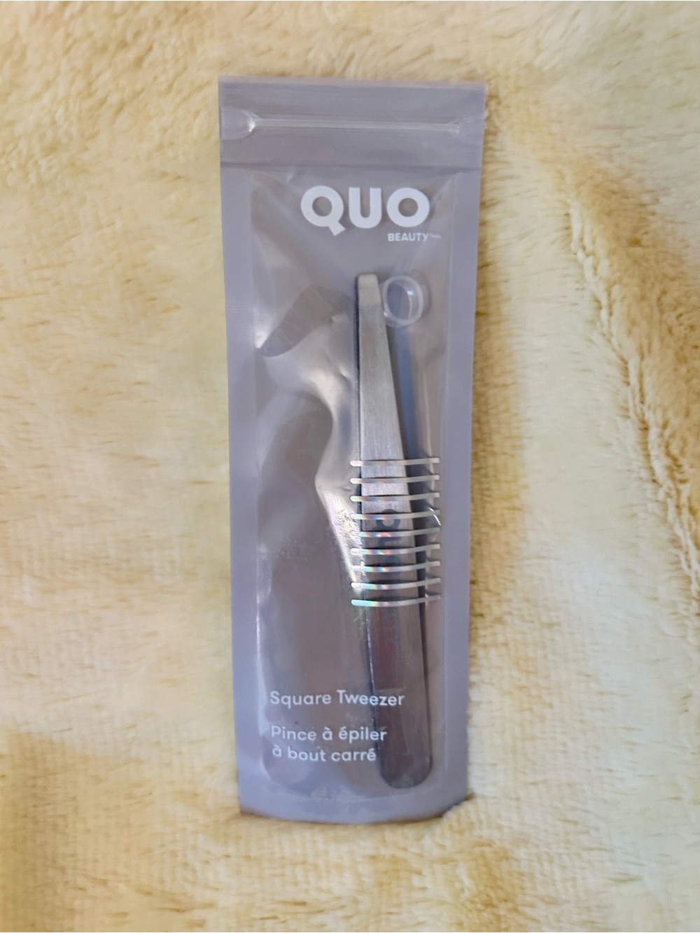 Quo Beauty. Square Tweezer